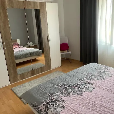 Sladja Apartament *