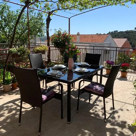 Sladja Apartment *