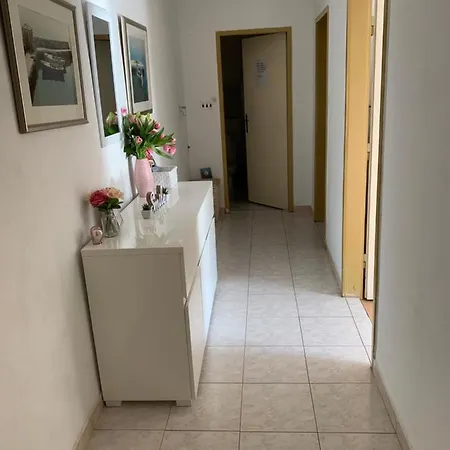 Apartament Sladja *